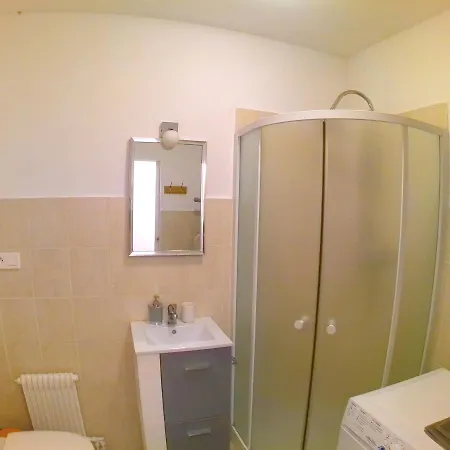 25 Joseph Giordan Apartment *